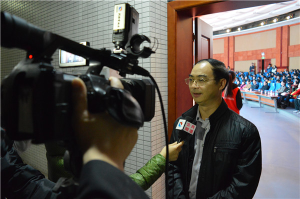 赖小景副校长接受河源市电视台采访